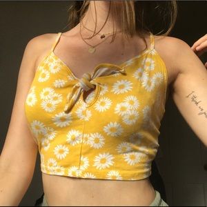 yellow floral cami crop top!💘